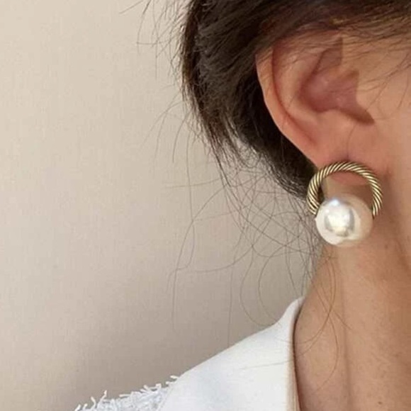 Jewelry - Faux Pearl Stud Earrings Golden